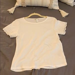 Beautiful detailed t-shirt from H&M.